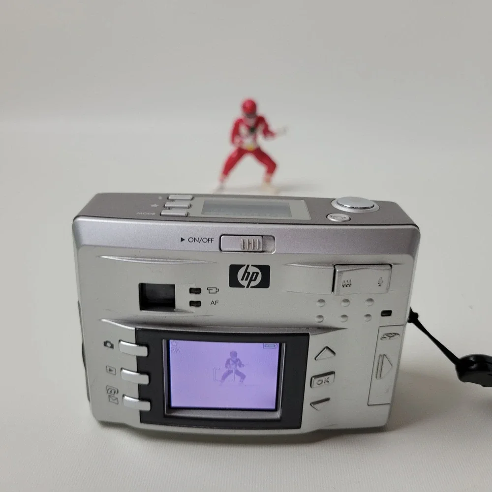 HP Photosmart 735 Digital Camera 3.2MP Pentax Zoom Lens Silver Bundle Q2210A